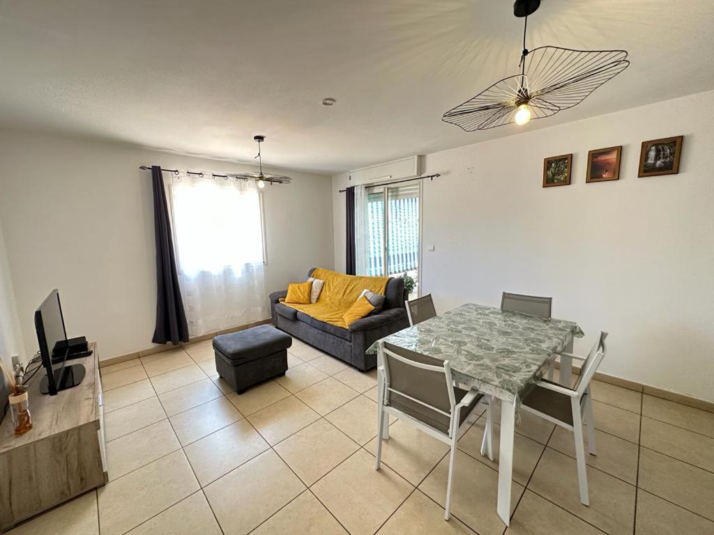 Appartement T3 Proche Aeroport Et Nordev Sainte-Clotilde Buitenkant foto