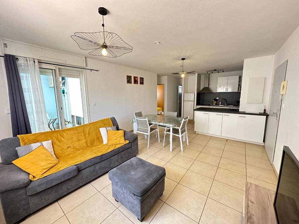 Appartement T3 Proche Aeroport Et Nordev Sainte-Clotilde Buitenkant foto